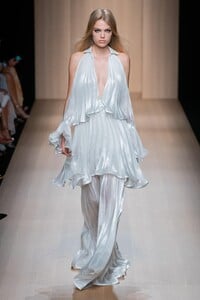 defile-genny-printemps-ete-2020-milan-look-48.thumb.jpg.5dda17b203588ac809e93c3329c66a39.jpg