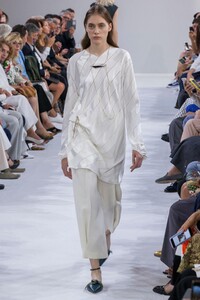 defile-giada-printemps-ete-2017-milan-look-24.thumb.jpg.f2aeb6479fef3bf5d05a23689777e7c5.jpg