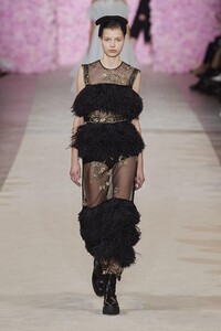 defile-giambattista-valli-automne-hiver-2020-2021-paris-look-42.thumb.jpg.b901af343e2e0a325b8fca0f900b688e.jpg