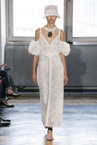 defile-giambattista-valli-printemps-ete-2020-paris-look-20.thumb.jpg.9ced7dd5a1e7dbe7c530054dcfe09395.jpg