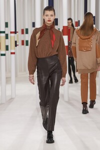 defile-hermes-automne-hiver-2020-2021-paris-look-43.thumb.jpg.67c5f231123741ae1a519b8c64cddf77.jpg