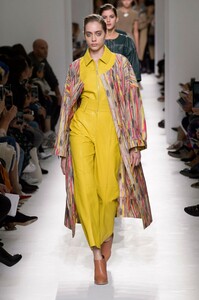 defile-hermes-printemps-ete-2017-paris-look-16.thumb.jpg.7d30cced6ac6c29ef8125bf9c6d8add6.jpg