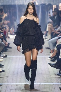 defile-isabel-marant-printemps-ete-2019-paris-look-37.thumb.jpg.d7f554a51db761087803fbb464cc24f6.jpg