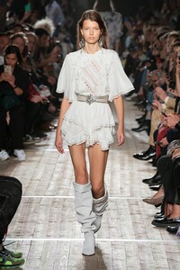 defile-isabel-marant-printemps-ete-2020-paris-look-28.thumb.jpg.5e305202c5d8ee810061f2c93acc8e9e.jpg
