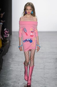defile-jeremy-scott-automne-hiver-2016-2017-new-york-look-31.thumb.jpg.28ac6900674abd3403acd77b8e2fad4a.jpg