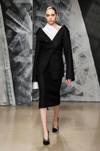 defile-jil-sander-automne-hiver-2016-2017-milan-look-11.thumb.jpg.a5d253ed11f21d43b223853766ef200e.jpg