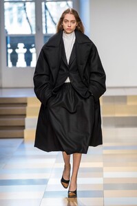 defile-jil-sander-automne-hiver-2017-2018-milan-look-16.thumb.jpg.d0ec41e8b5f156e644328ead485a0f25.jpg