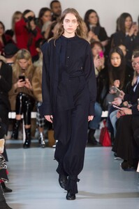 defile-joseph-automne-hiver-2017-2018-londres-look-28.thumb.jpg.a61f220e424cab231d8b1e665595089d.jpg