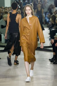 defile-joseph-printemps-ete-2016-londres-look-21.thumb.jpg.e235f15a05e714b2464060ebd13b9bb5.jpg