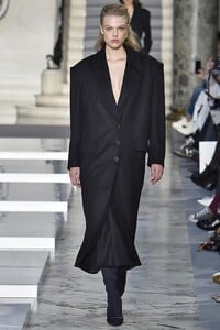 defile-kristina-fidelskaya-automne-hiver-2019-2020-paris-look-29.thumb.jpg.4e0a7082dccb32e1717ef5936cee3723.jpg