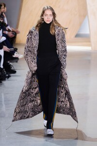 defile-lacoste-automne-hiver-2016-2017-new-york-look-24.thumb.jpg.863be9912f668581a12ab6dbf16f3a70.jpg