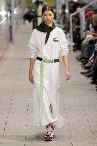 defile-lacoste-printemps-ete-2020-paris-look-39.thumb.jpg.d5003e92268a98c245722c27ed69da4b.jpg