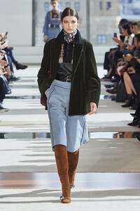 defile-longchamp-automne-hiver-2020-2021-new-york-look-13.thumb.jpg.a0d7f8e2a598b34f804da455b2a3d966.jpg