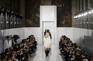 defile-maison-margiela-printemps-ete-2016-paris-look-28.thumb.jpg.146623bca3c0a3ceecc9165f83b1ef57.jpg