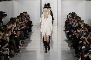 defile-maison-margiela-printemps-ete-2016-paris-look-29.thumb.jpg.c412d9667826fef8702a54e3e6a30ac4.jpg
