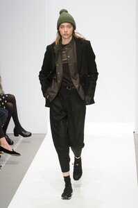 defile-margaret-howell-automne-hiver-2017-2018-londres-look-52.thumb.jpg.202bd72be6fea42b93e4b2b6a1202e2e.jpg