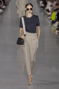 defile-max-mara-printemps-ete-2020-milan-look-41.thumb.jpg.2f65fc9afa7eeed2e338ce72aa52da98.jpg