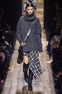 defile-michael-kors-automne-hiver-2020-2021-new-york-look-26.thumb.jpg.d7e6ed8728f90bb317d194fa3860a455.jpg