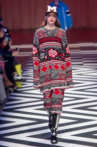 defile-msgm-automne-hiver-2017-2018-milan-look-25.thumb.jpg.1f8060a235365dbedc0484be5d09244d.jpg