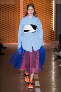 defile-msgm-printemps-ete-2017-milan-look-14.thumb.jpg.71f26218c04b095687f3764628968c67.jpg