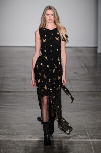 defile-nicole-miller-automne-hiver-2018-2019-new-york-look-36.thumb.jpg.e03e1ea836b0f91a6c750c1f1c029143.jpg