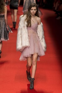 defile-philosophy-di-lorenzo-serafini-automne-hiver-2019-2020-milan-look-48.thumb.jpg.2e184f7ad8f07c8488dc08542056f8d8.jpg