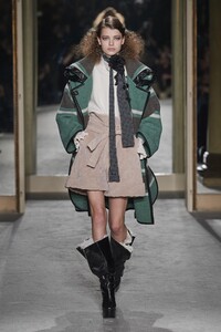 defile-philosophy-di-lorenzo-serafini-automne-hiver-2020-2021-milan-look-13.thumb.jpg.b08da0d9e4756878131a096a1a991470.jpg