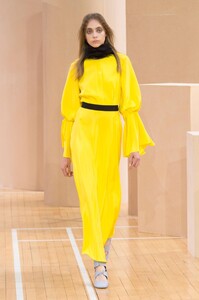 defile-roksanda-printemps-ete-2016-londres-look-15.thumb.jpg.a004881c1f1c101df74d2bcde93a02a5.jpg
