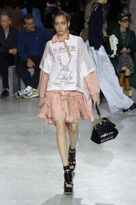defile-sacai-printemps-ete-2017-paris-look-15.thumb.jpg.d981f0c738be7e9639bc4eb8883b5e59.jpg