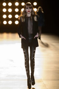 defile-saint-laurent-automne-hiver-2015-2016-paris-look-42.thumb.jpg.f0d58b4ccdc3be805345ebae709f0df9.jpg