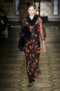 defile-simone-rocha-automne-hiver-2017-2018-londres-look-18.thumb.jpg.d798578aad19c95c54dd8cf6df383510.jpg