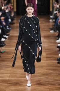 defile-stella-mccartney-automne-hiver-2020-2021-paris-look-43.thumb.jpg.b2272c9d007df88d93d47f5478290a61.jpg