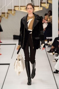 defile-tod039s-automne-hiver-2017-2018-milan-look-23.thumb.jpg.ba167a22c0865040f6b3ddc1b35b9252.jpg