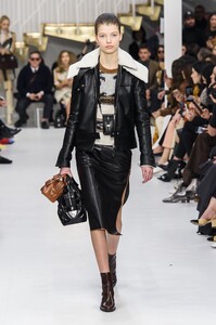defile-tod039s-automne-hiver-2019-2020-milan-look-18.thumb.jpg.5982f7b7673173e4f774928bbaf73664.jpg