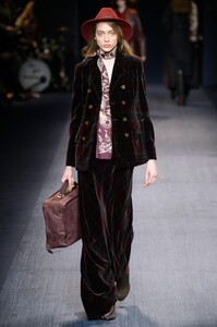 defile-trussardi-automne-hiver-2016-2017-milan-look-32.thumb.jpg.b6b371e6a02f1350212a221f23ad7ac6.jpg