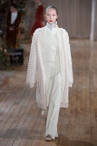 defile-ulla-johnson-automne-hiver-2017-2018-new-york-look-33.thumb.jpg.d65e77e146106c413d03fb16df537512.jpg