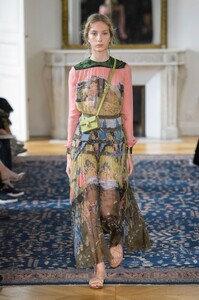 defile-valentino-printemps-ete-2017-paris-look-39.thumb.jpg.420867aa4d3b1c65f5ca4ee75d6d496d.jpg