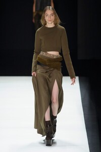 defile-vera-wang-automne-hiver-2016-2017-new-york-look-28.thumb.jpg.901799cd19d7d1882e7082216b8ec39b.jpg