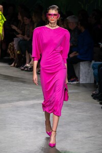 defile-versace-printemps-ete-2020-milan-look-41.thumb.jpg.6ad0732e3b63d79bb14d0c1ef0966504.jpg