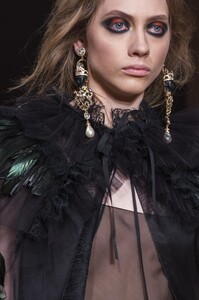 detail-defile-alberta-ferretti-automne-hiver-2017-2018-milan-detail-124.thumb.jpg.3203056c68a25ec93579d89d6a789ac2.jpg