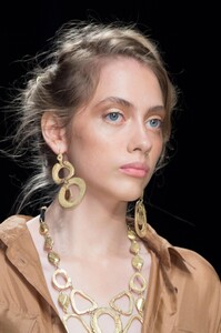 detail-defile-alberta-ferretti-printemps-ete-2016-milan-detail-83.thumb.jpg.f1e80b096efd1cf64ebd97f7f5e123c7.jpg