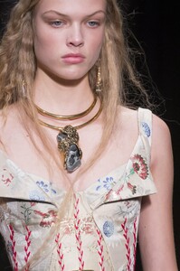 detail-defile-alexander-mcqueen-automne-hiver-2017-2018-paris-detail-169.thumb.jpg.32a5a36b53c9caf7e2f4c6356e2d2482.jpg