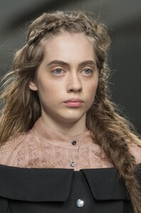 detail-defile-antonio-berardi-automne-hiver-2017-2018-londres-detail-101.thumb.jpg.66b932fd4a6cc143406e1f158681b08d.jpg