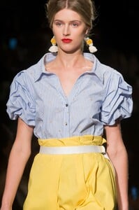 detail-defile-badgley-mischka-printemps-ete-2018-new-york-detail-19.thumb.jpg.782fca61809afb2fe809e79099e3b53b.jpg