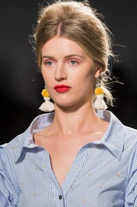 detail-defile-badgley-mischka-printemps-ete-2018-new-york-detail-21.thumb.jpg.4bddea398cd59556df1d3762ce76b4d6.jpg