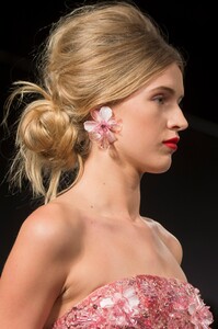 detail-defile-badgley-mischka-printemps-ete-2018-new-york-detail-53.thumb.jpg.3d6f793ded3931f3c545148f7e3c8687.jpg