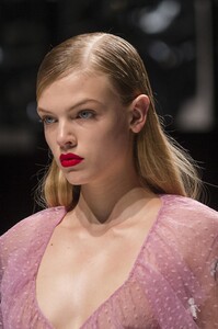 detail-defile-blumarine-printemps-ete-2018-milan-detail-153.thumb.jpg.9a1f46354ab889282d3c65f00d932e4d.jpg