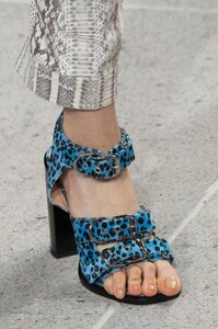 detail-defile-carven-printemps-ete-2017-paris-detail-101.thumb.jpg.5c1df4d0959c5495391ef6ea170c9a42.jpg