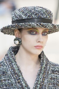 detail-defile-chanel-automne-hiver-2017-2018-paris-detail-38.thumb.jpg.d24d4aefe639ac5231ca4d3fdf7e57c7.jpg