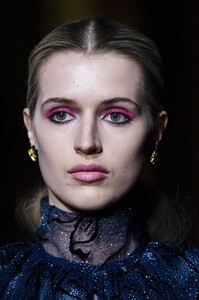 detail-defile-christian-siriano-automne-hiver-2018-2019-new-york-detail-111.thumb.jpg.02784490390be96467491389030eb1fa.jpg